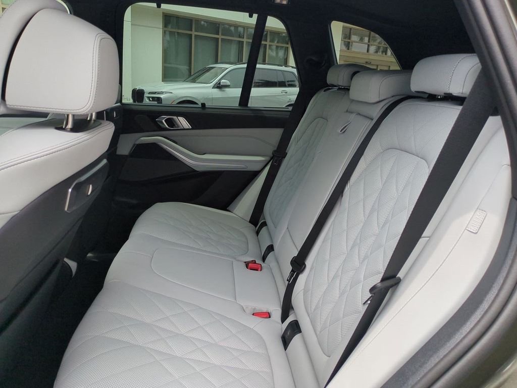 New 2026 Manhattan Green Metallic BMW xDrive40i image 14