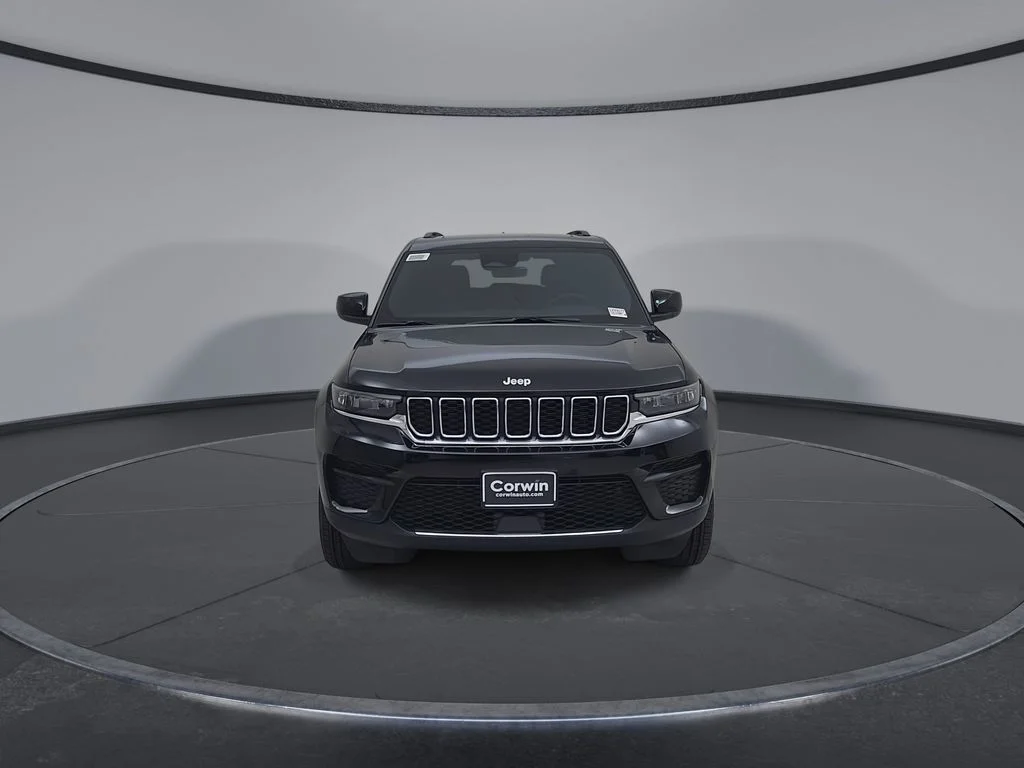 New 2026 Diamond Black Crystal Pearl-Coat Exterior Paint Jeep Laredo X image 5