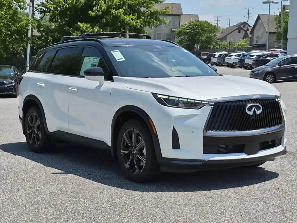 New 2027 2T RAD WHT INFINITI Autograph AWD image 2