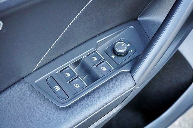 Used 2023 Silver Volkswagen 2.0T SE R-Line Black image 24