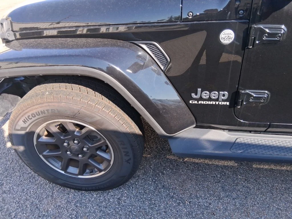 Used 2021 Black Jeep Overland image 9
