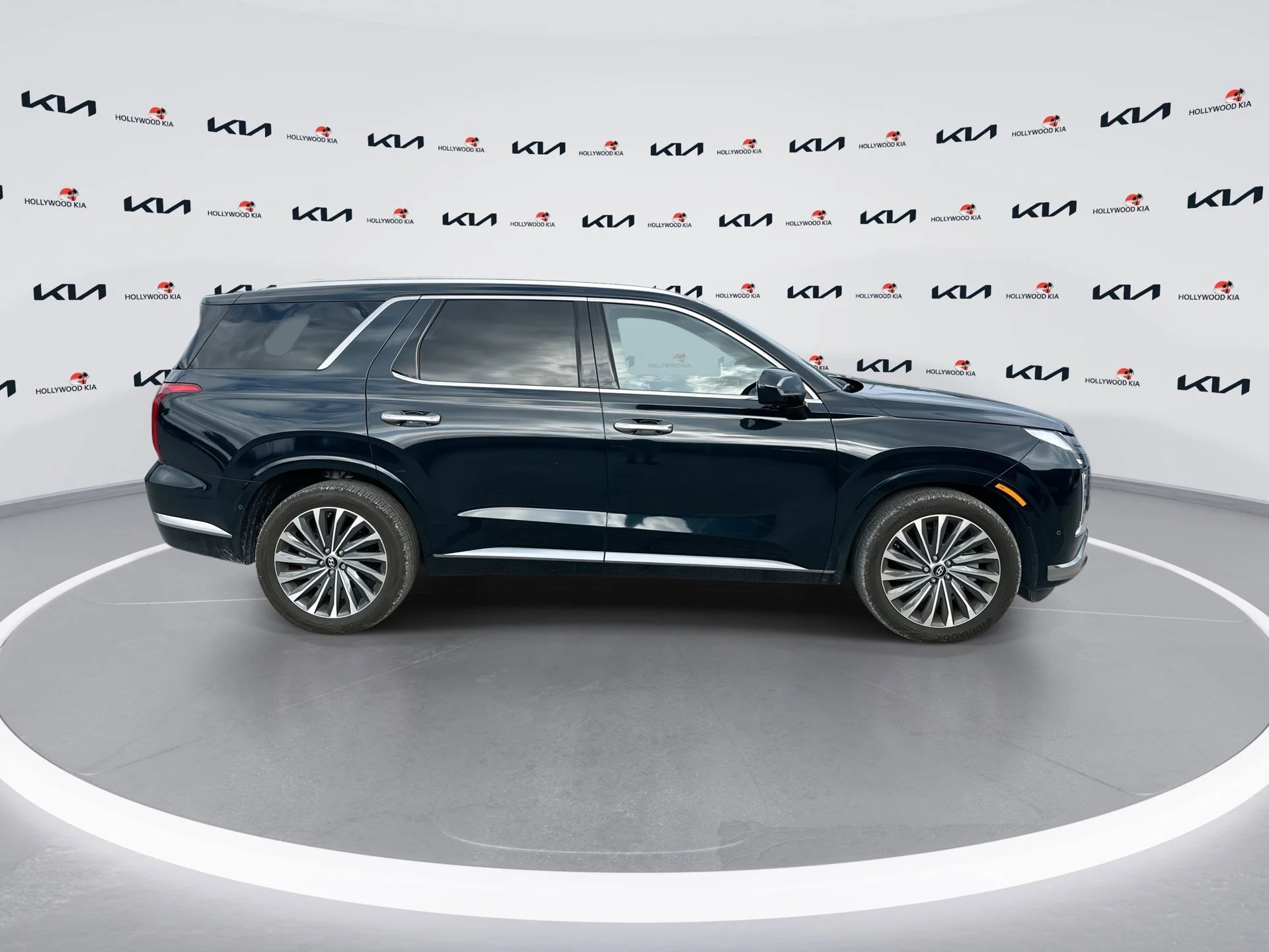 Used 2025 Robust Emerald Hyundai Calligraphy image 9