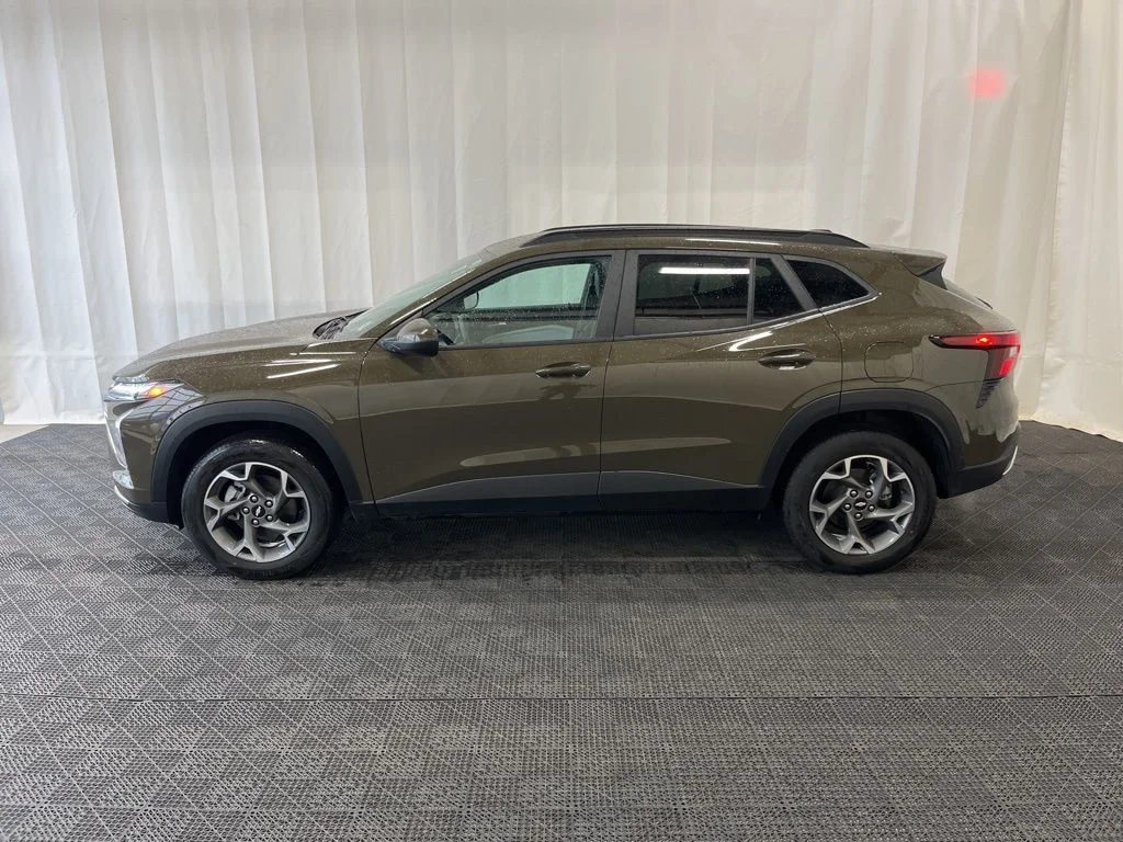 Used 2024 Brown Chevrolet LT image 25
