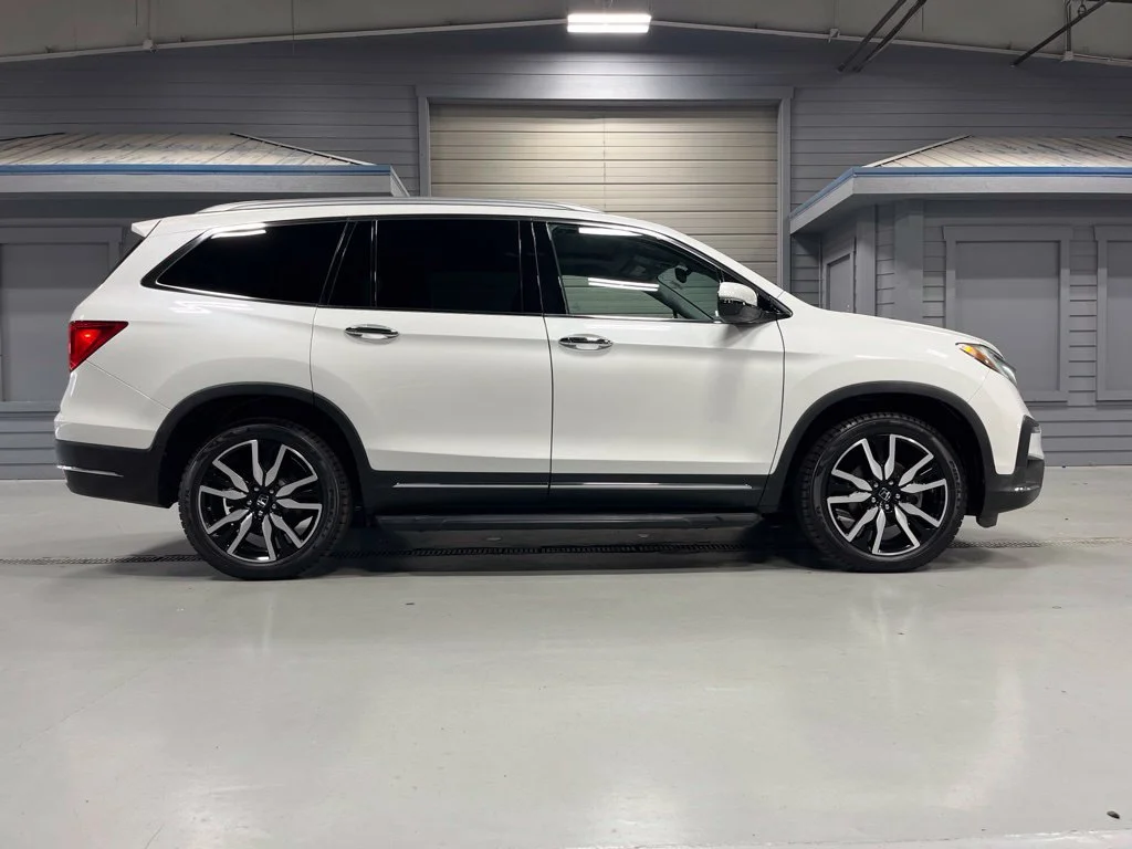 Certified Used 2020 Platinum White Pearl Honda Touring image 8
