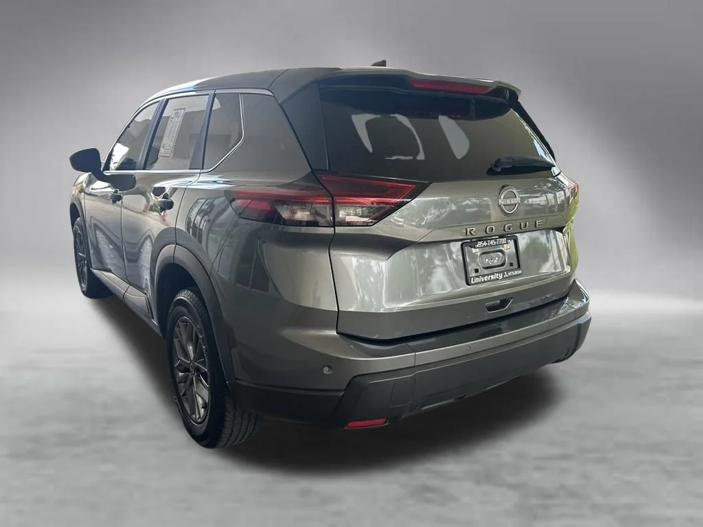 Used 2024 Gray Nissan S image 4