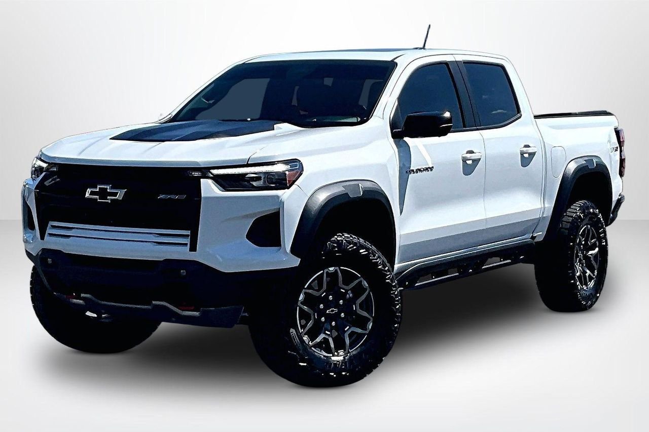 Used 2023 Summit White Chevrolet 4WD Crew Cab Short Box ZR2 image 3