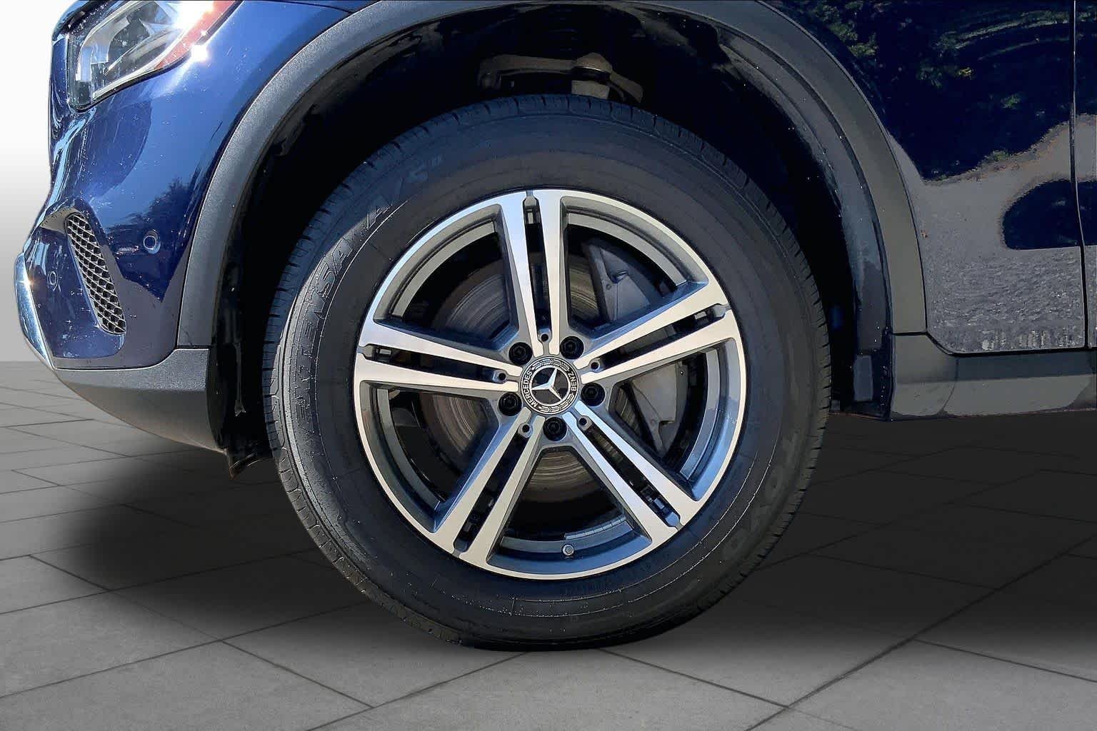 Used 2022 Lunar Blue Metallic Mercedes-Benz GLC 300 image 11