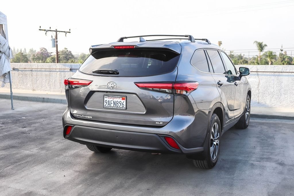 Used 2022 Magnetic Gray Metallic Toyota XLE image 9