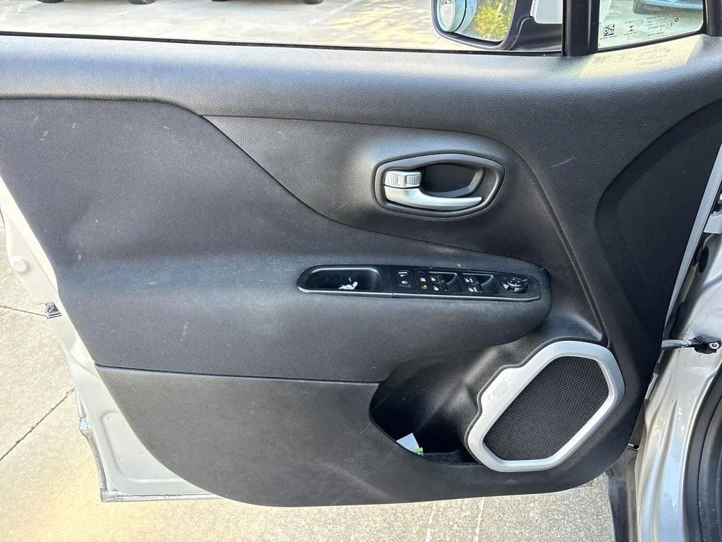 Certified Used 2018 Silver Jeep Latitude image 15
