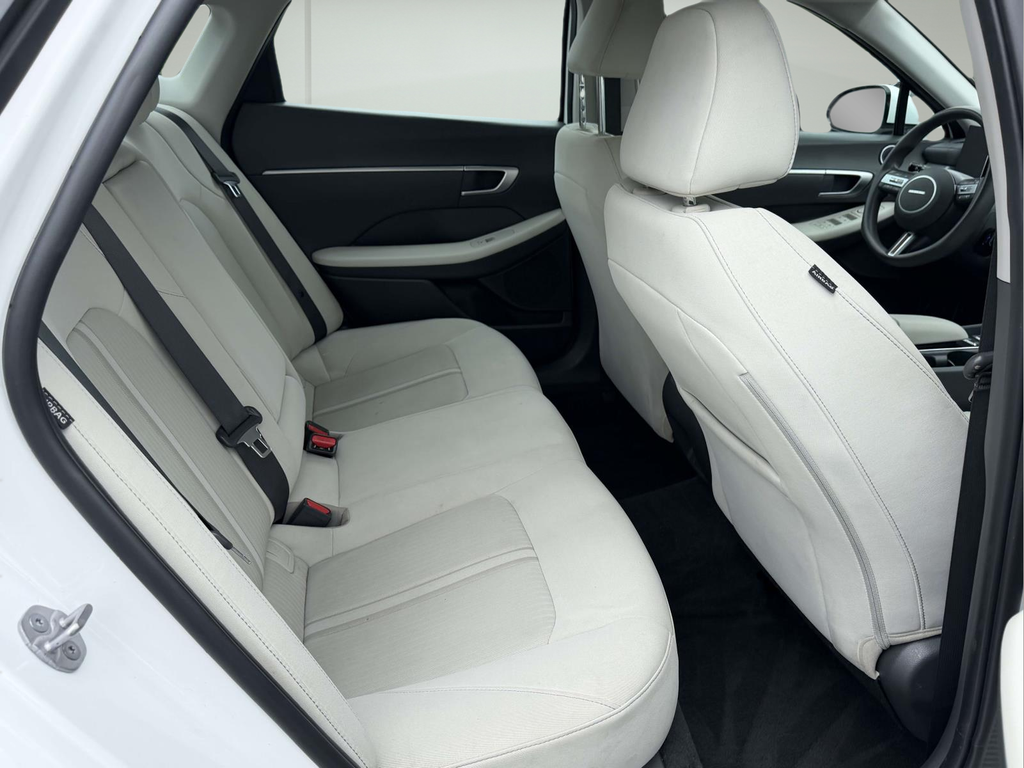 Used 2024 White Hyundai SEL image 12