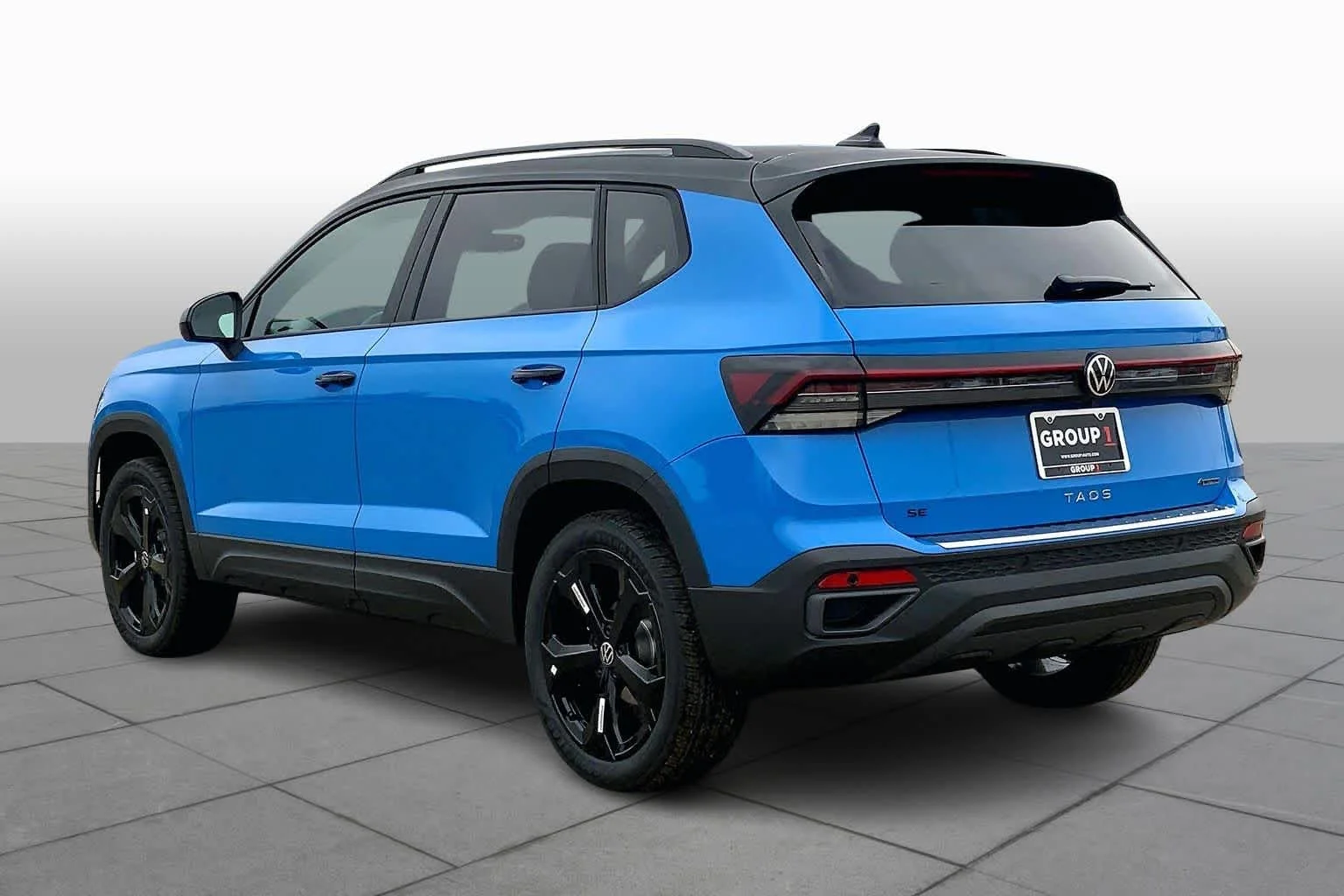 New 2026 Cornflower Blue w/Deep Black Roof Volkswagen SE Black image 11