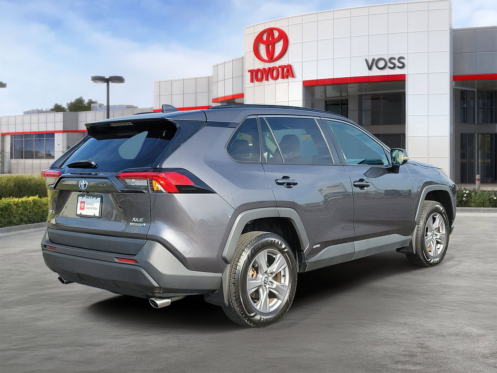 Certified Used 2022 Magnetic Gray Metallic Toyota XLE image 4