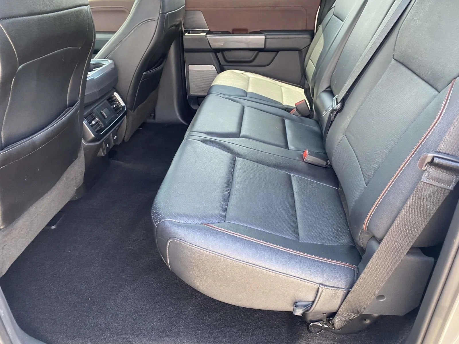 Used 2022 Silver Ford Lariat image 11
