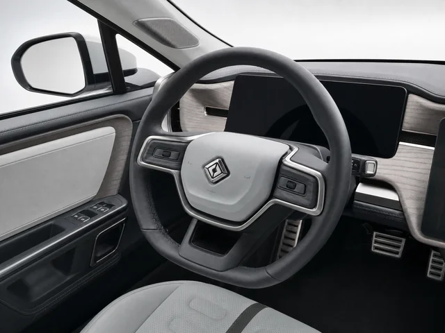 Used 2024  Rivian Adventure image 13