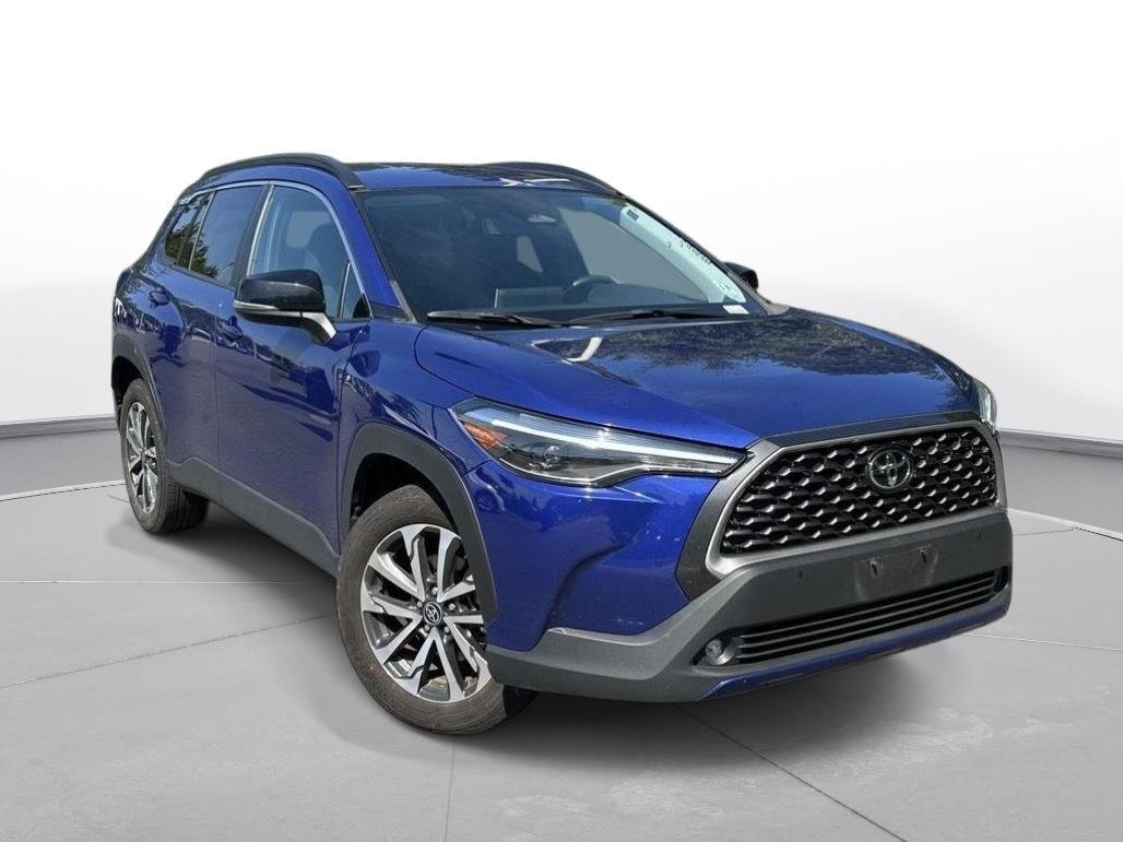 Used 2025 Blue Crush Metallic Toyota XLE image 4