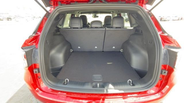 New 2026 Red Hot Pearlcoat Jeep Latitude image 17