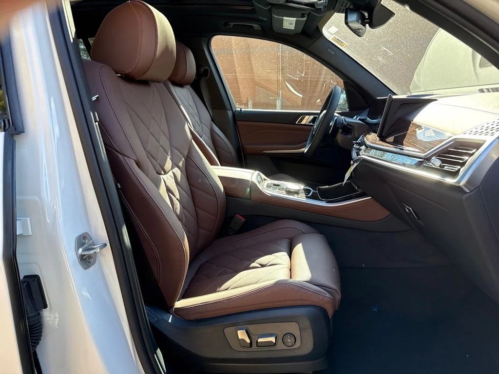 New 2026 White BMW xDrive40i image 26