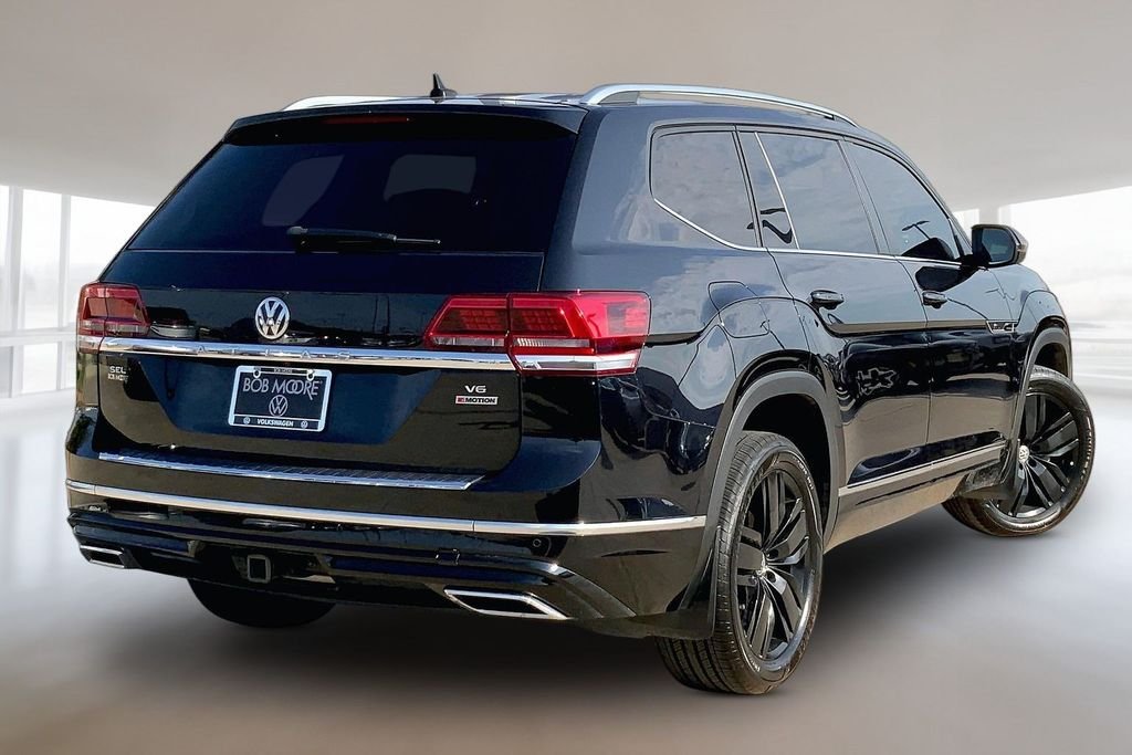 Used 2019 Deep Black Pearl Volkswagen 3.6L V6 SEL R-Line image 2