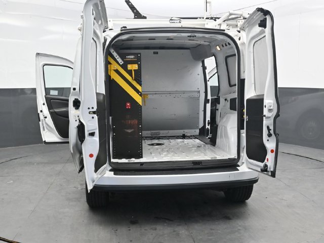 Used 2022 White Ram Base image 46