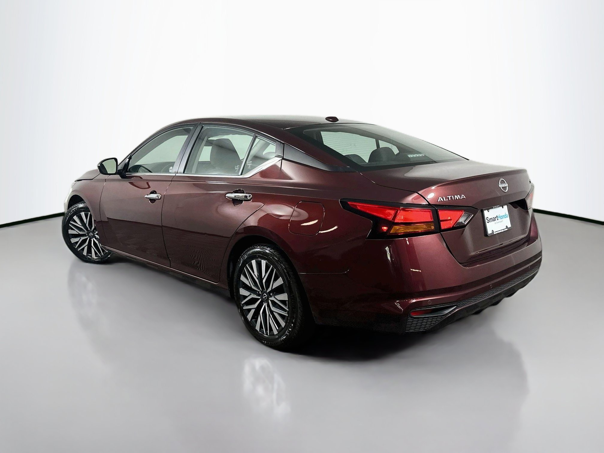 Used 2024 Garnet Pearl Metallic Nissan 2.5 SV image 6