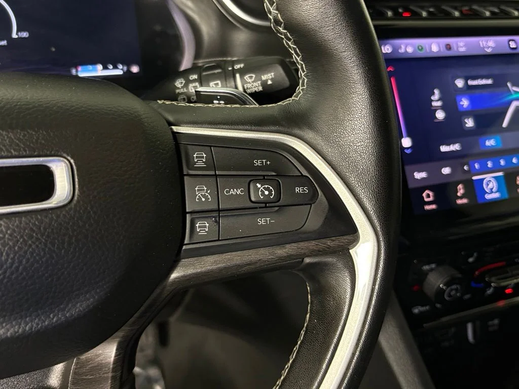 Used 2022 Gray Jeep Limited image 21