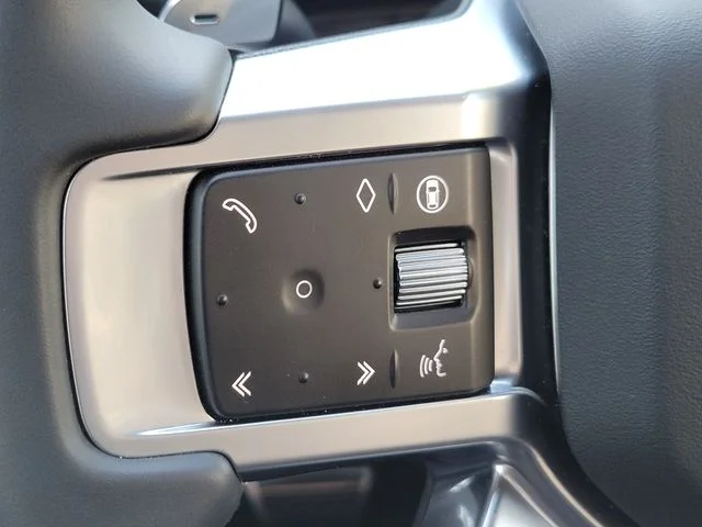 Certified Used 2025 White Land Rover Dynamic SE image 36