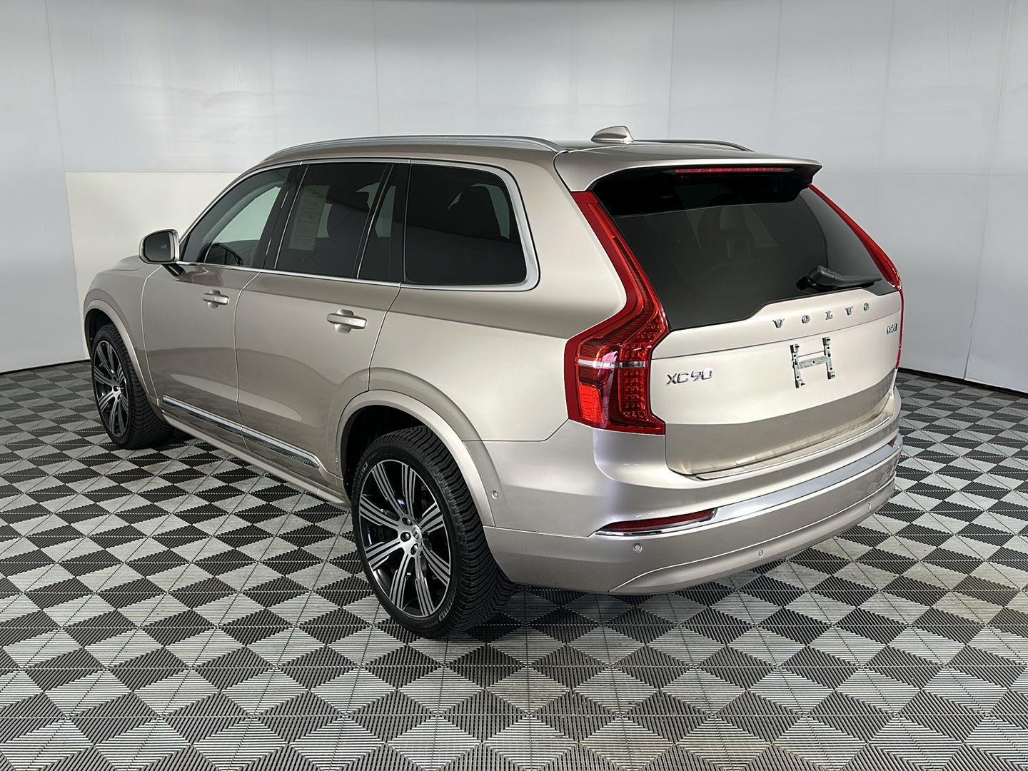 Used 2023 Bright Dusk Metallic Volvo Ultimate image 13