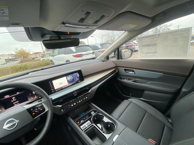 New 2026 Super Black Nissan Platinum image 9