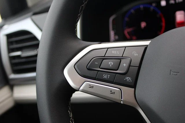 2025 Volkswagen Taos SEL - Photo 11