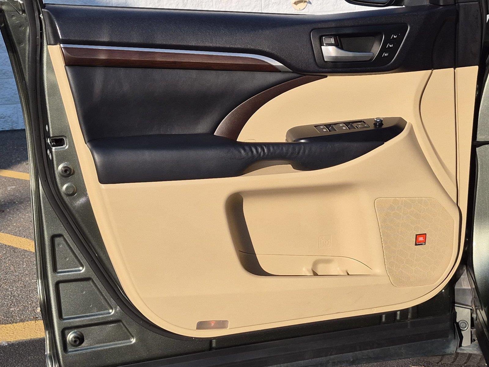 Used 2015 Predawn Gray Mica Toyota Limited image 13