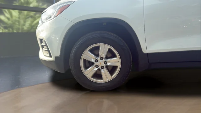 Used 2019 White Chevrolet LT image 27