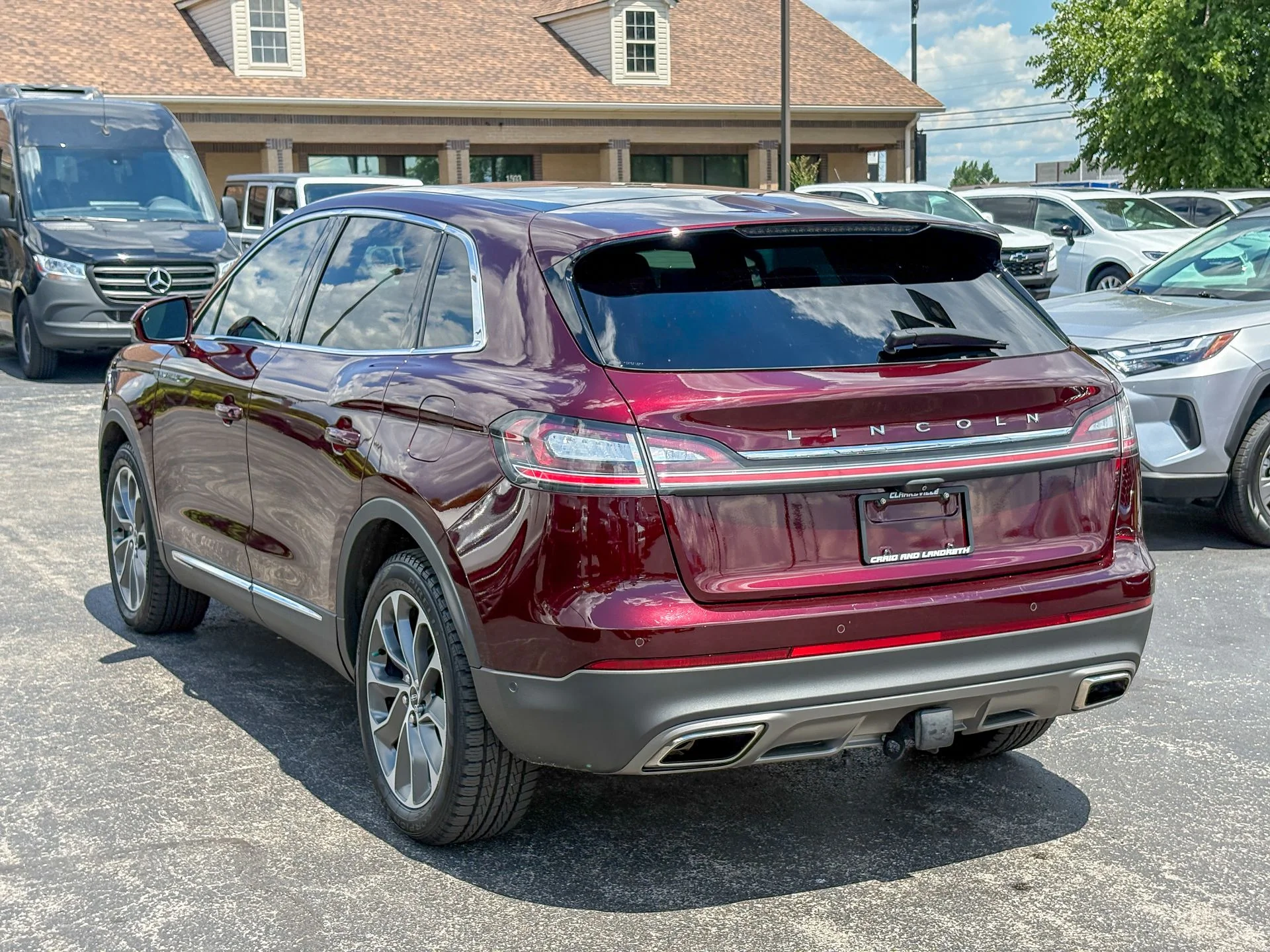 Used 2022 Red Lincoln Reserve image 13