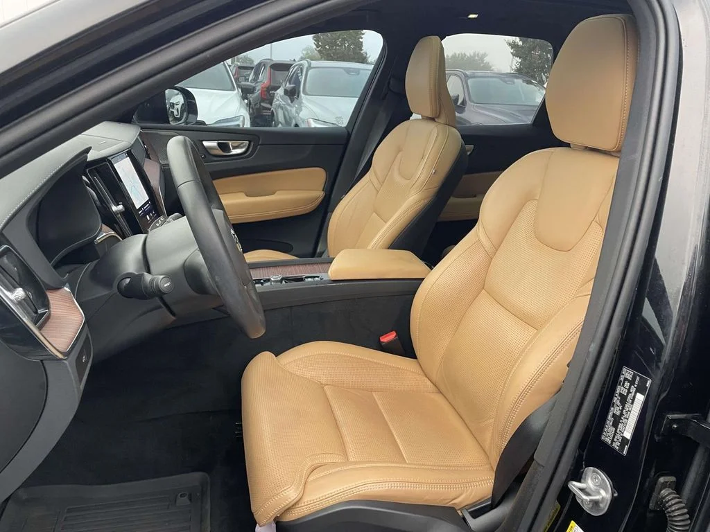 Used 2023 Onyx Black Metallic Volvo Ultimate Bright Theme image 8