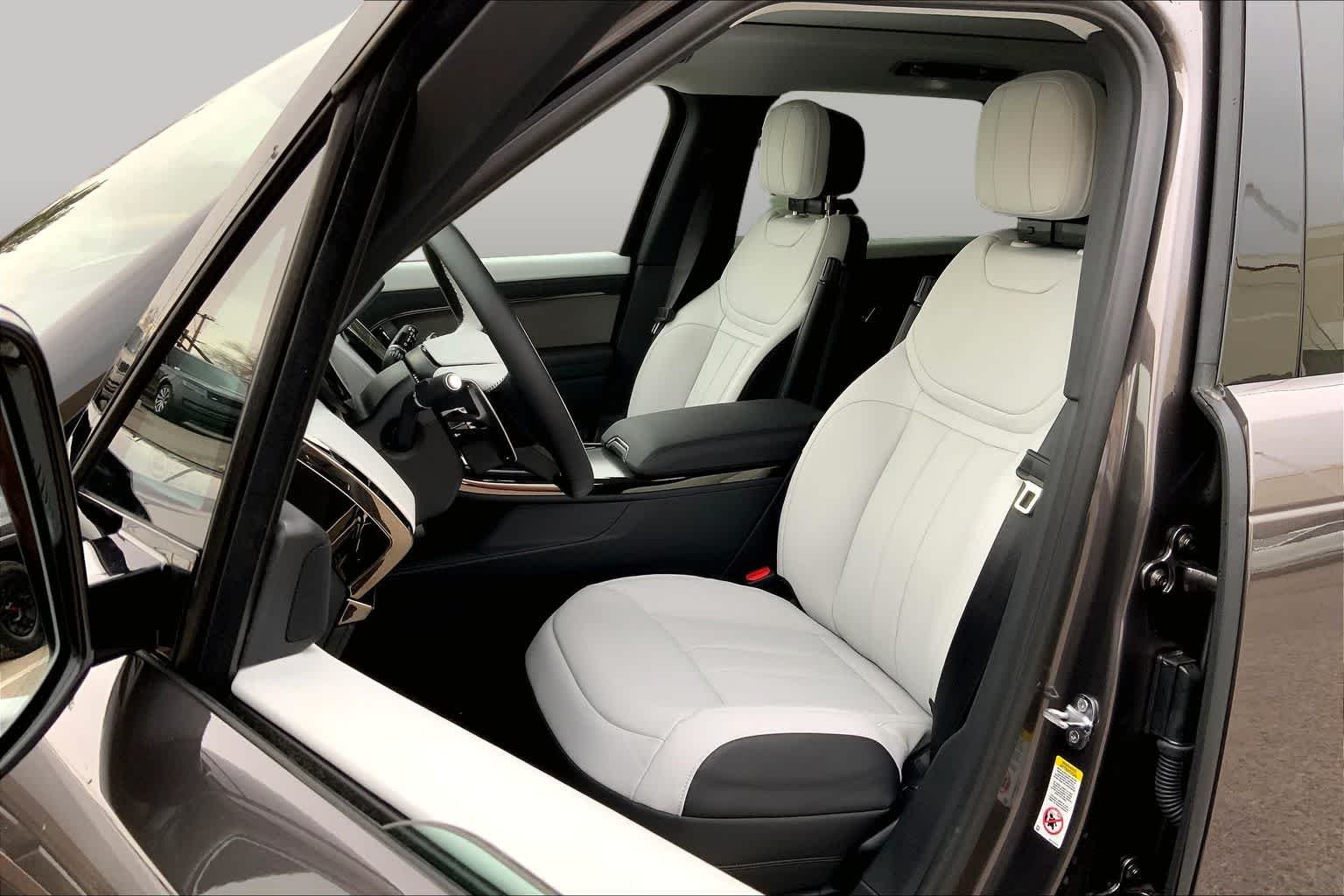 New 2026 Charente Grey Land Rover Dynamic SE image 9
