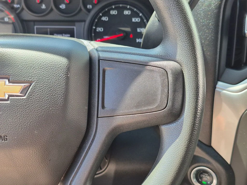 Used 2025 White Chevrolet Custom image 29
