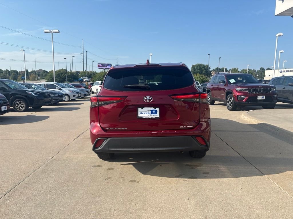 Used 2020 Pearl Toyota XLE image 5