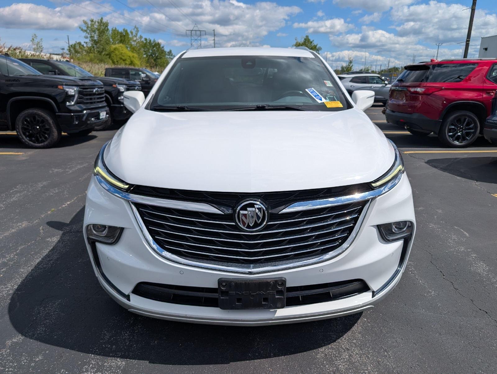 Used 2024 Summit White Buick Essence image 2