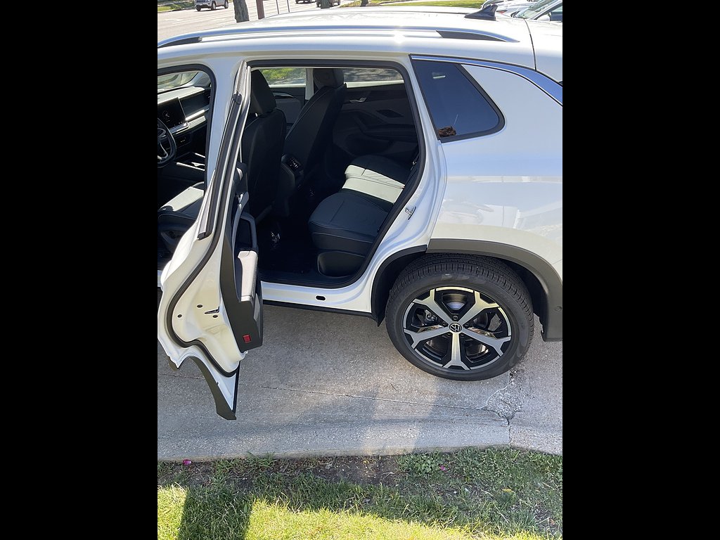 New 2026 Pure White Volkswagen SE 4Motion image 6