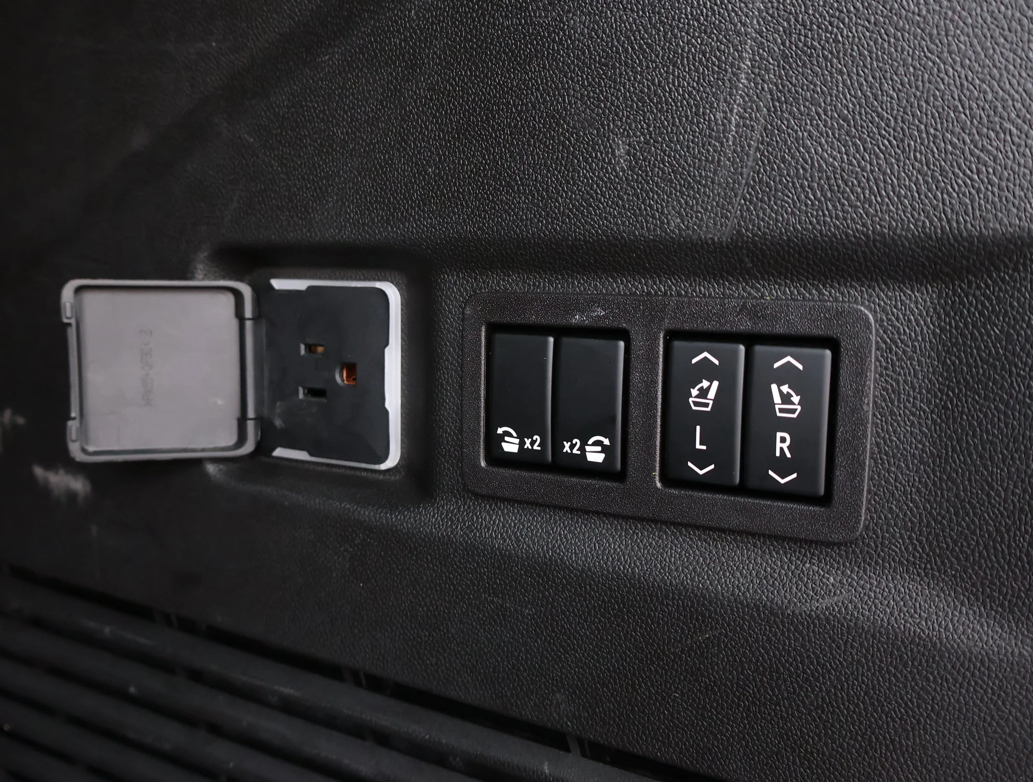 Used 2023 Black Chevrolet RST image 28
