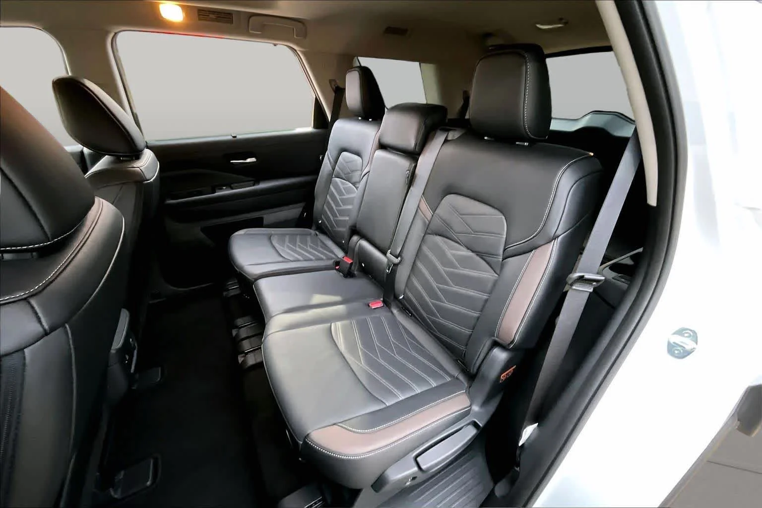Used 2025 Everest White Pearl Tricoat Nissan Platinum image 20
