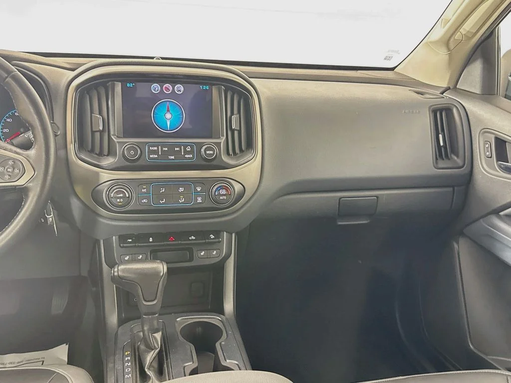 Used 2015 White Chevrolet Z71 image 30