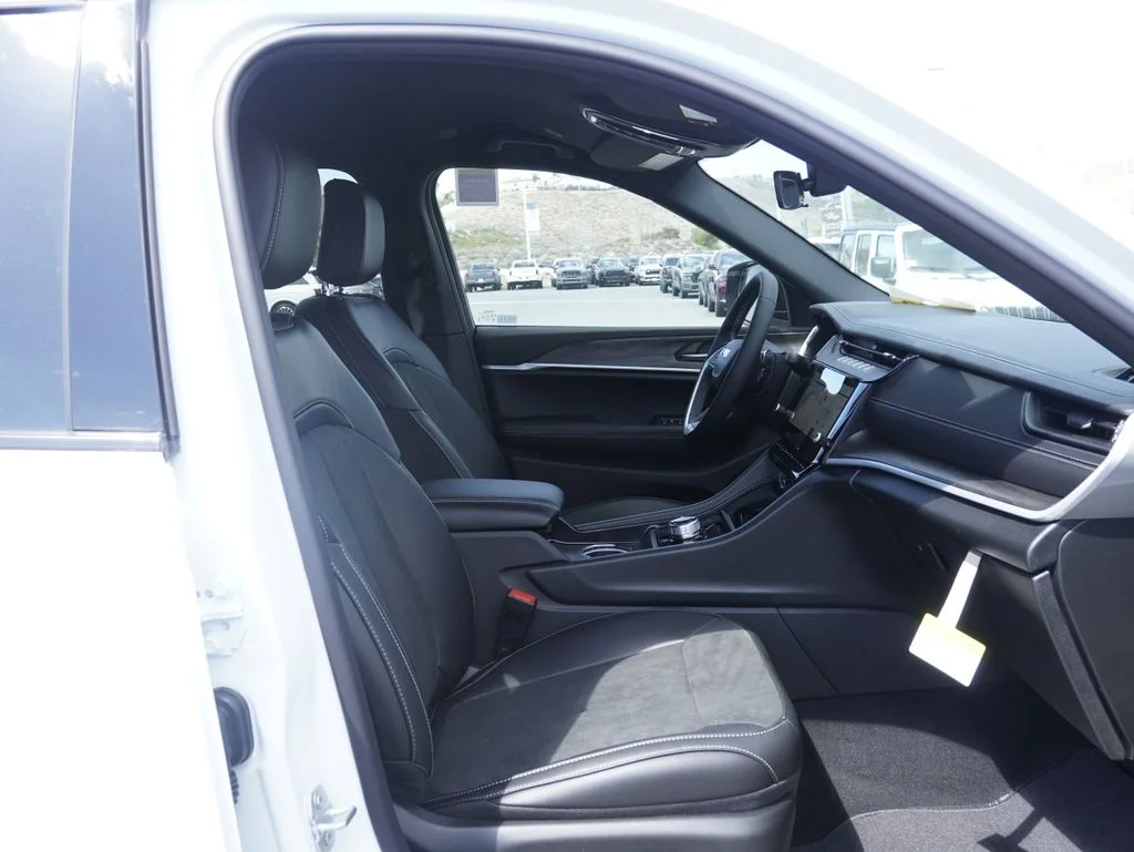 New 2026 Bright White Clearcoat Jeep Altitude image 25