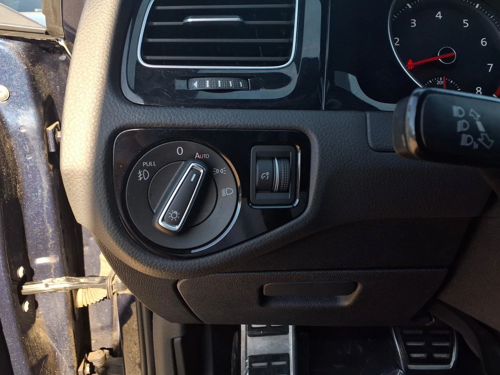Used 2019 Blue Volkswagen 2.0T SE image 13