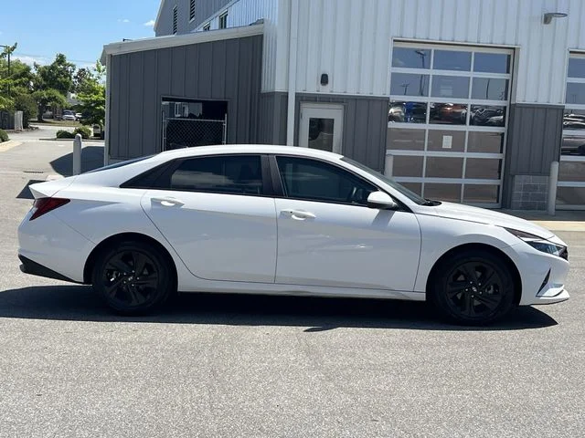 Used 2023 White Hyundai Blue image 14