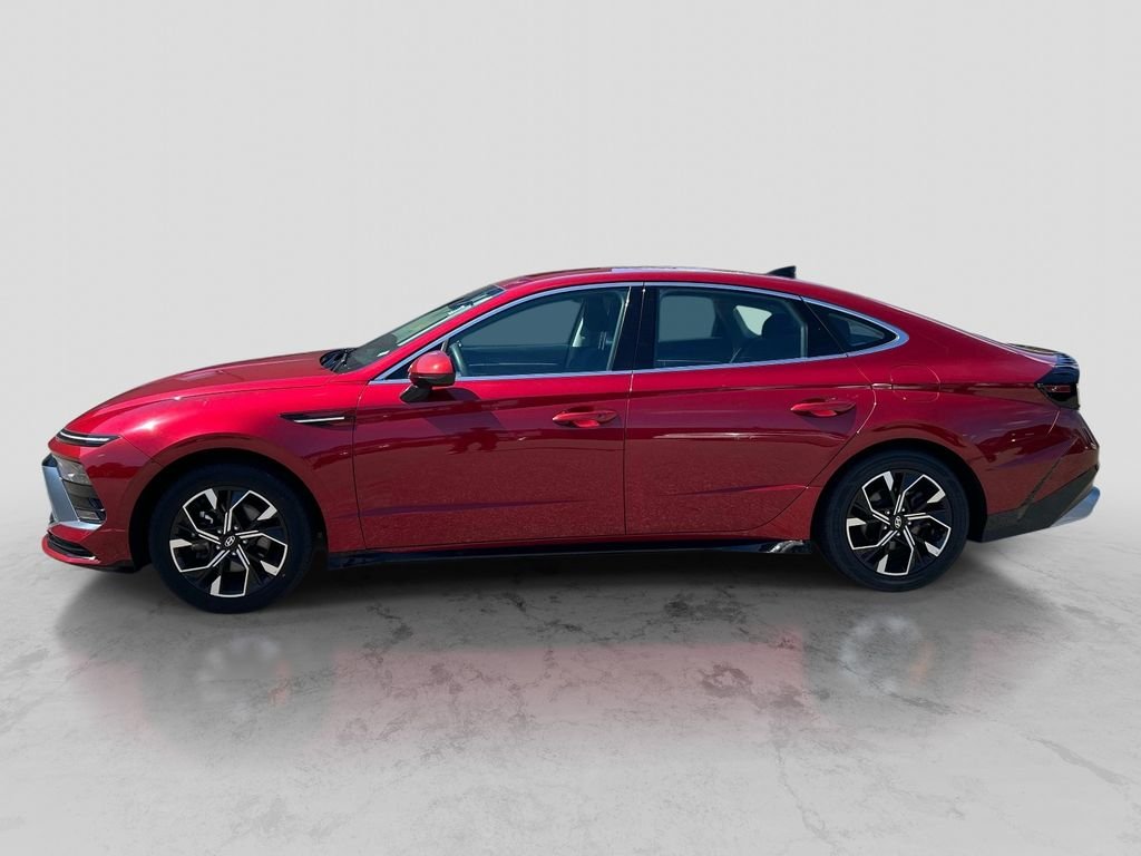 Used 2024 Red Hyundai SEL image 2