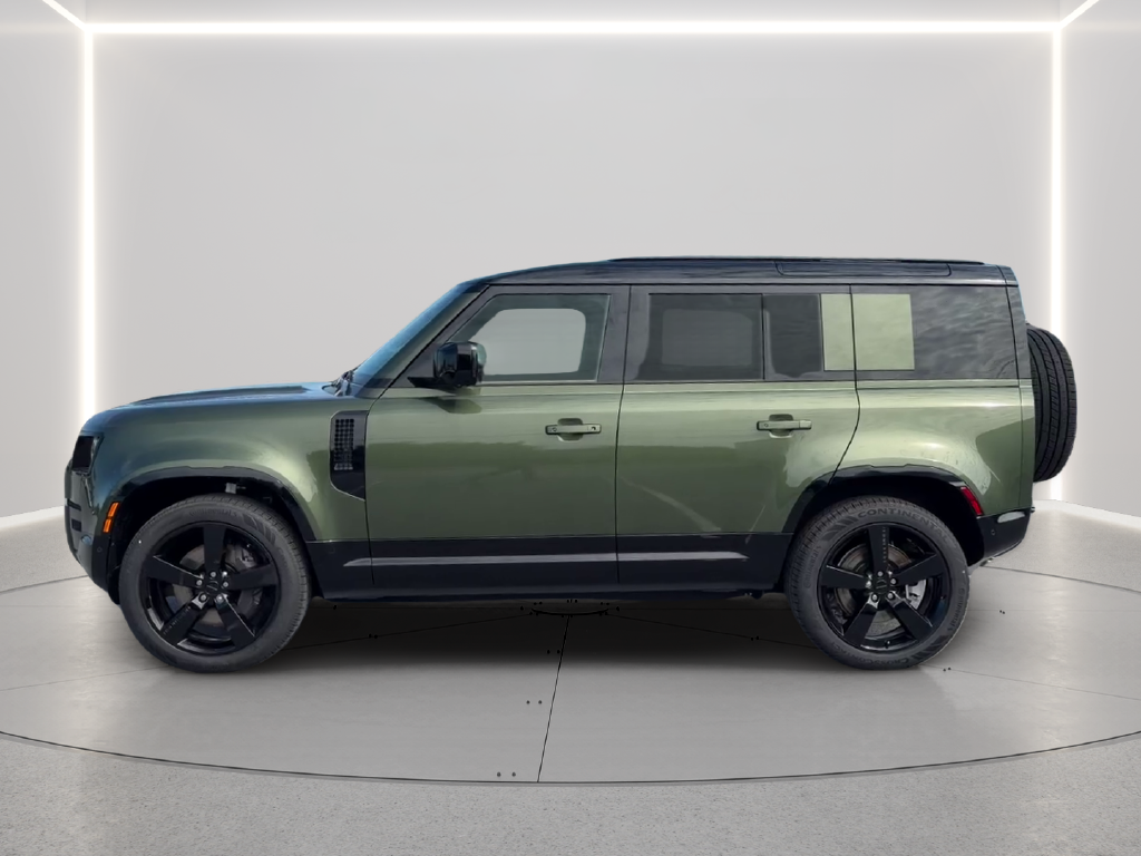 New 2026 Woolstone Green Land Rover X-Dynamic SE image 8