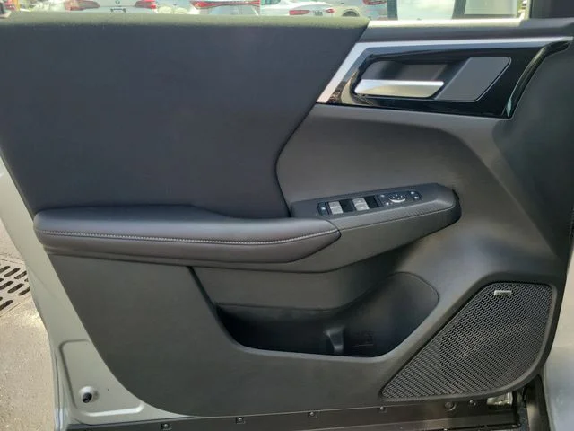 Used 2026 Silver Mitsubishi ES image 13
