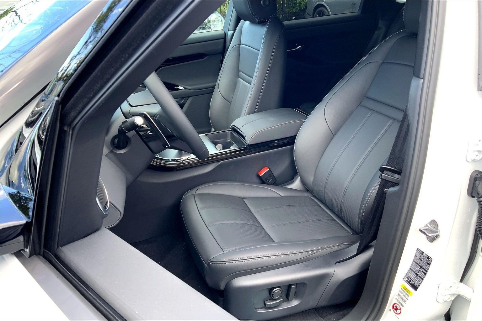New 2026 Fuji White Land Rover Hoxton Edition image 9