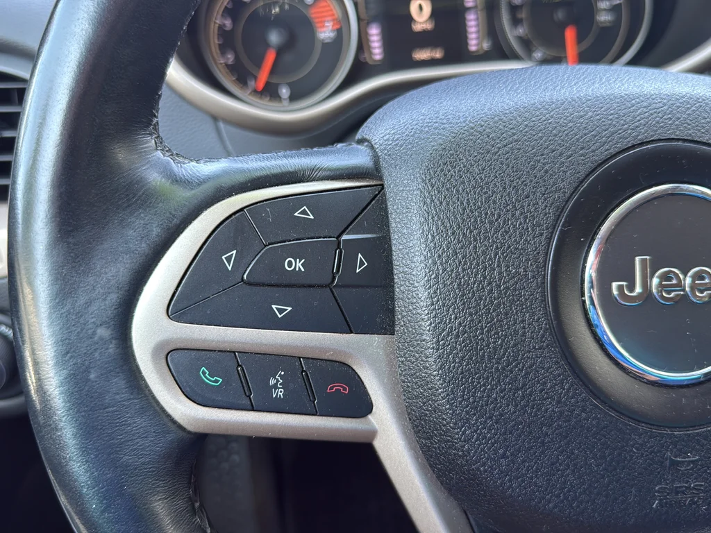 Used 2017 Red Jeep Latitude image 45