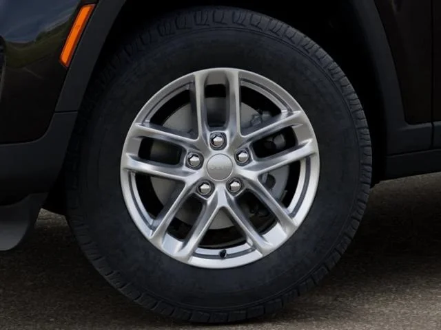 New 2026 Diamond Black Crystal Pearl-Coat Exterior Paint Jeep Laredo X image 34